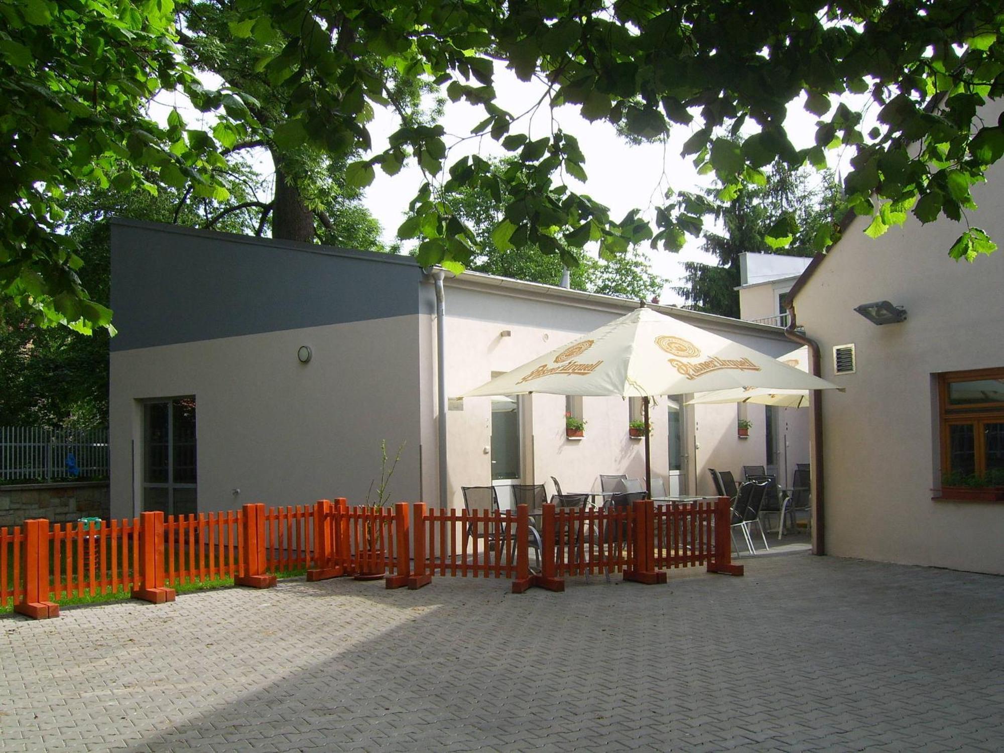 Penzion A Caferestaurant U Lavky Chrudim Luaran gambar