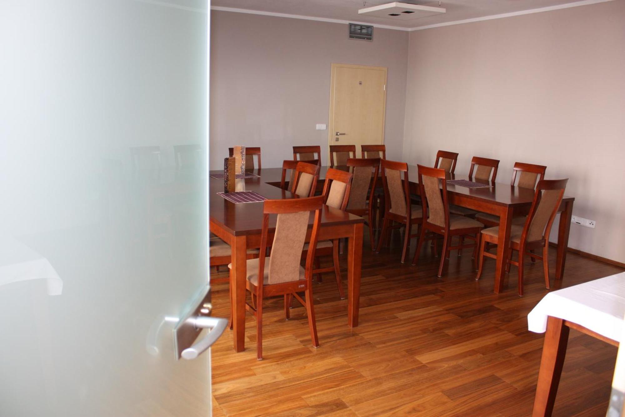 Penzion A Caferestaurant U Lavky Chrudim Luaran gambar