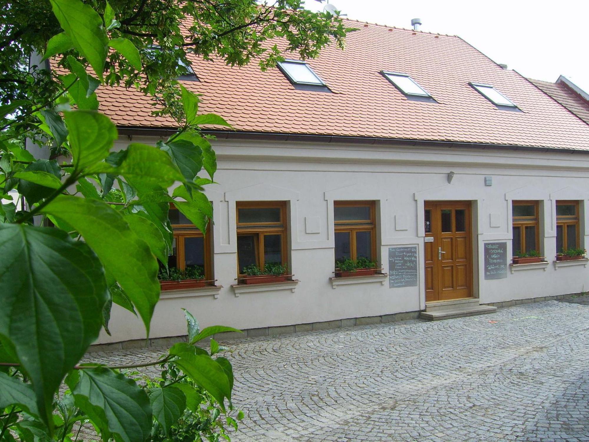 Penzion A Caferestaurant U Lavky Chrudim Luaran gambar