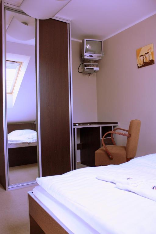 Penzion A Caferestaurant U Lavky Chrudim Bilik gambar